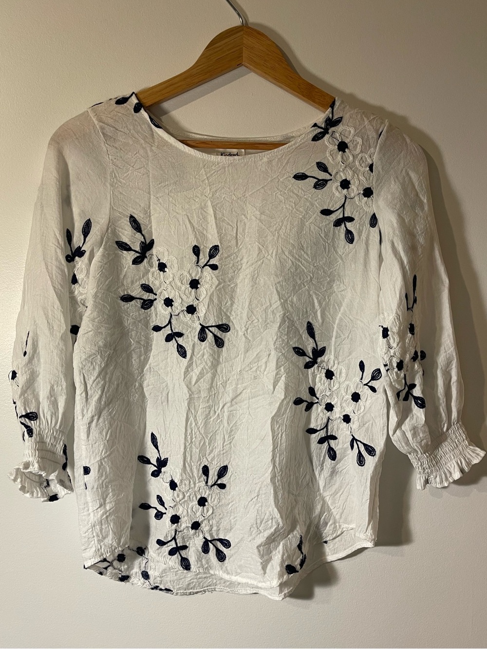 Kindred White Navy Floral Embroidered Eyelet Blouse Top S
